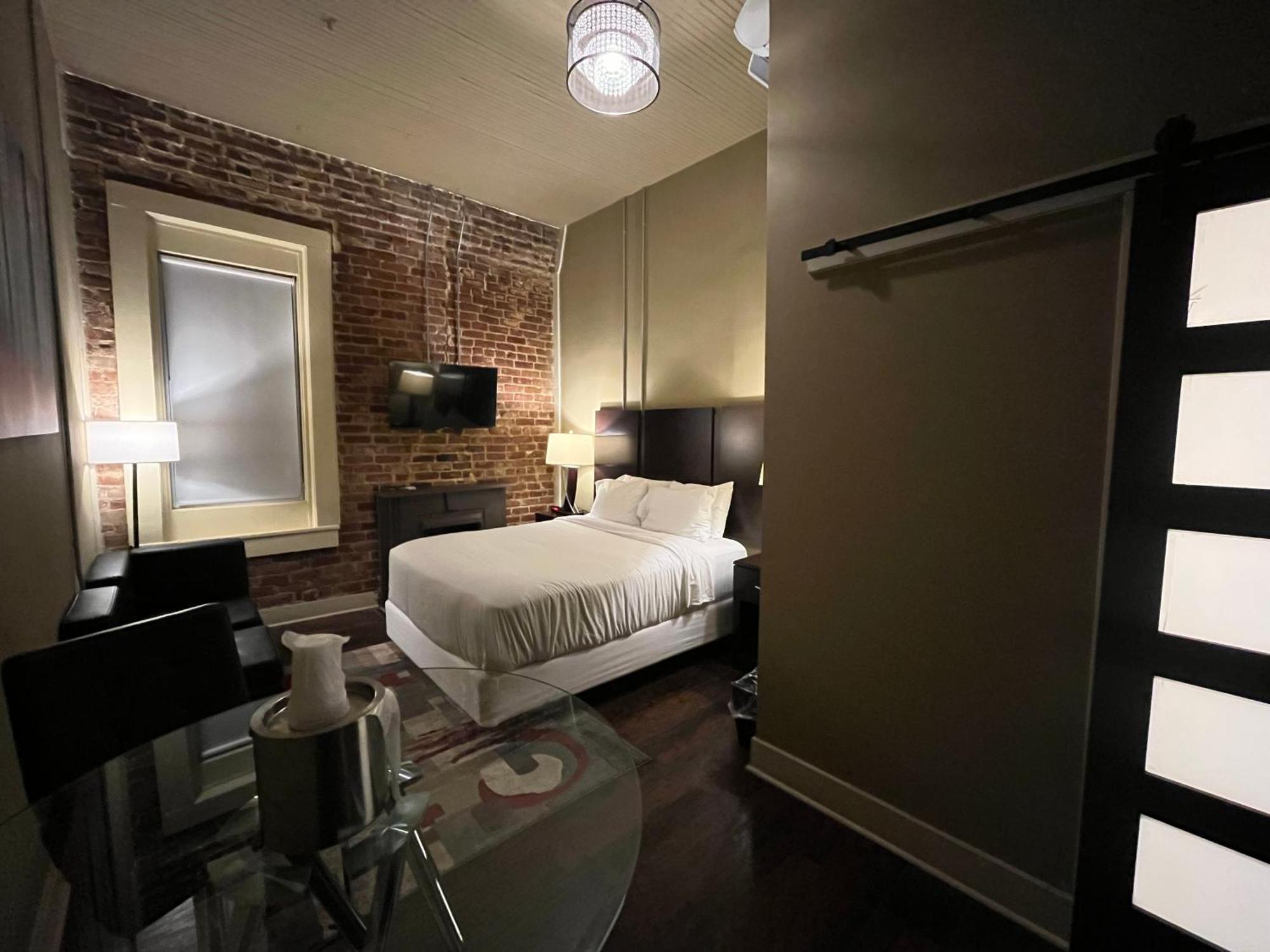 The Skylight Hotel Greenville Exterior photo