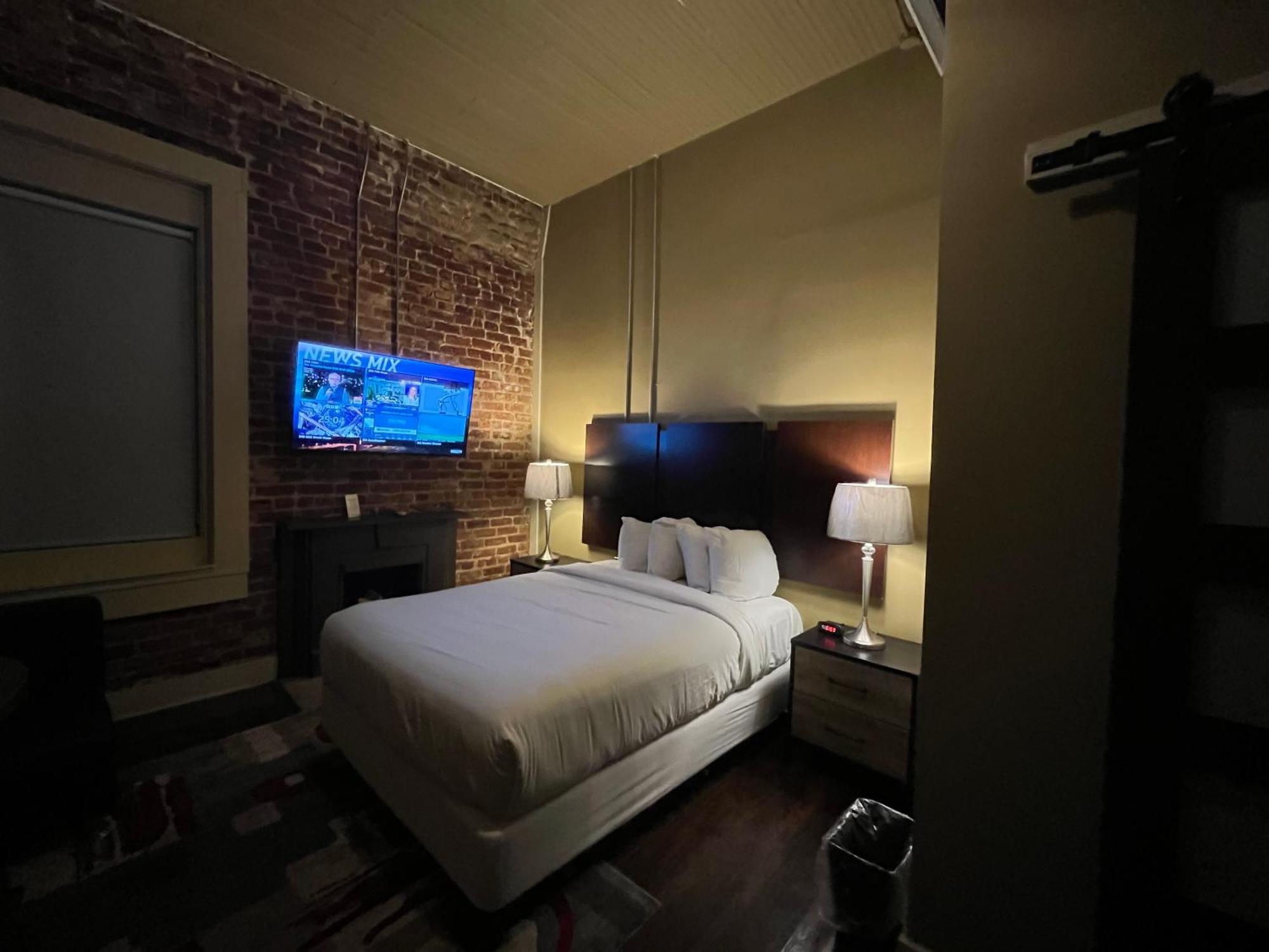 The Skylight Hotel Greenville Exterior photo